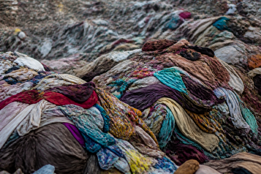 Pile de tissu colore en enfouissement